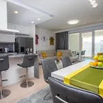 Seaside Haven Apartament *