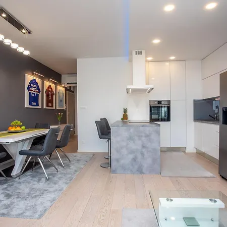Seaside Haven Apartman *