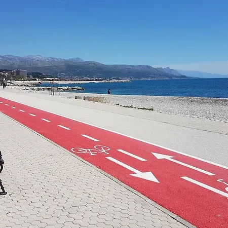 Seaside Haven 公寓 *