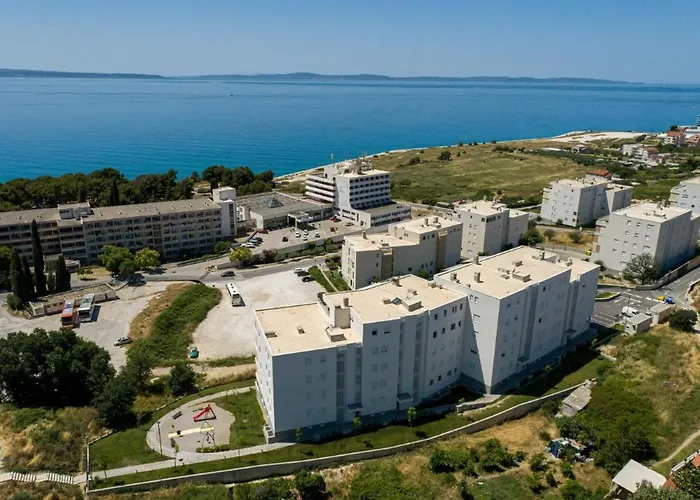 Seaside Haven Apartment Split