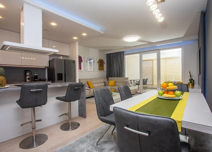 Seaside Haven * Split